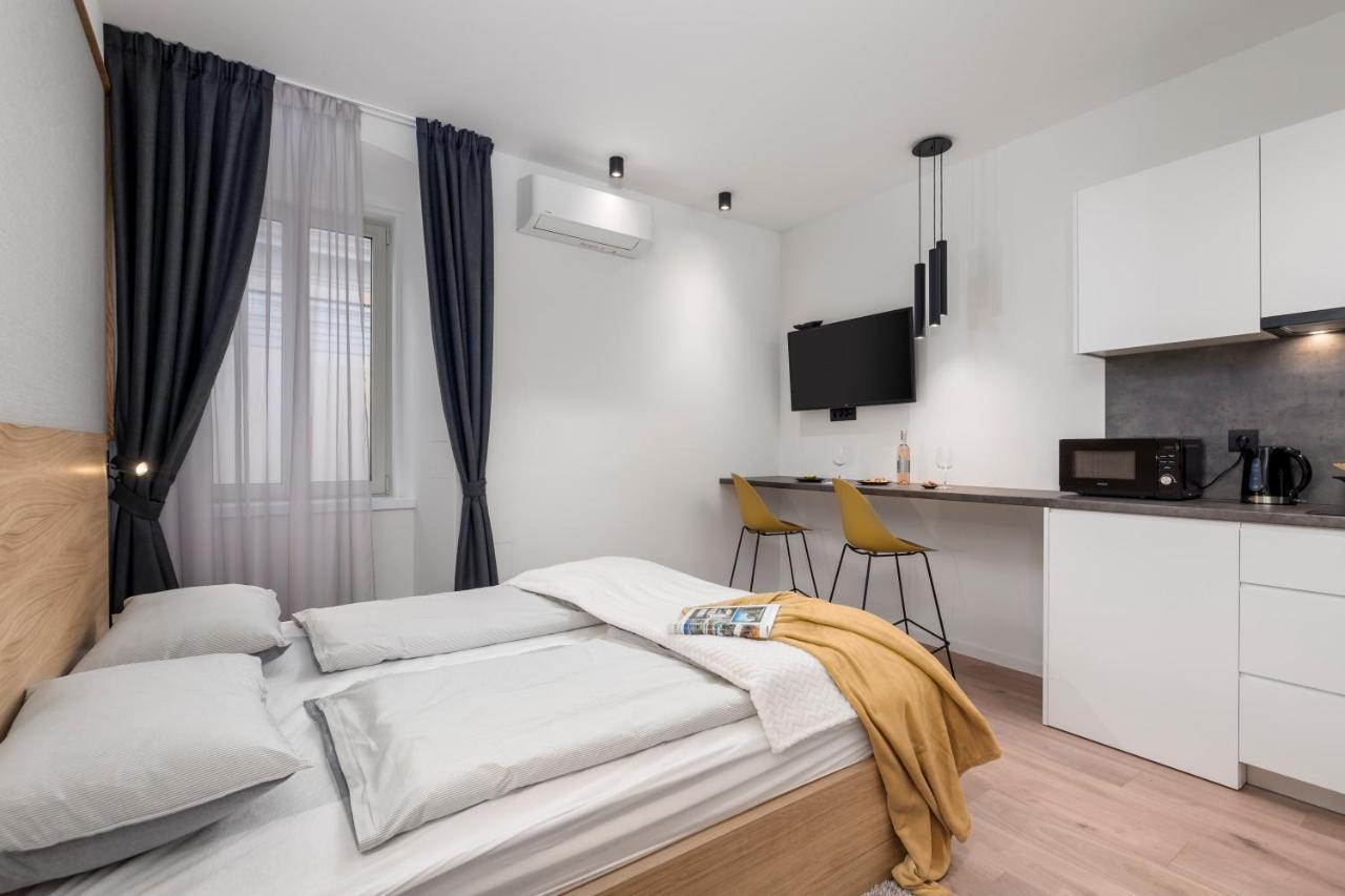 Deluxe Apartments & Rooms "In The Center" Rijeka Zewnętrze zdjęcie